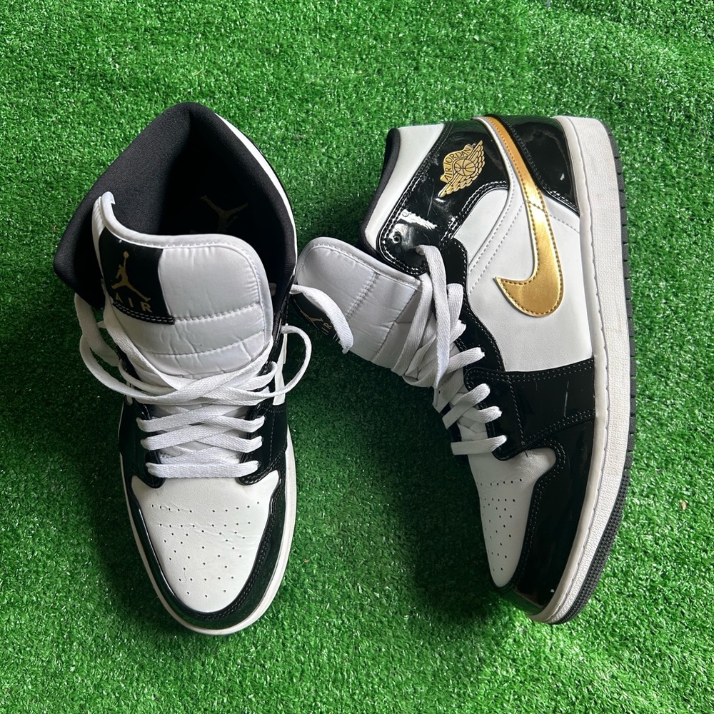 NIKE AIR JORDAN 1 MID SE WHITE-BLACK-GOLD SIZE 13 -  852542-007